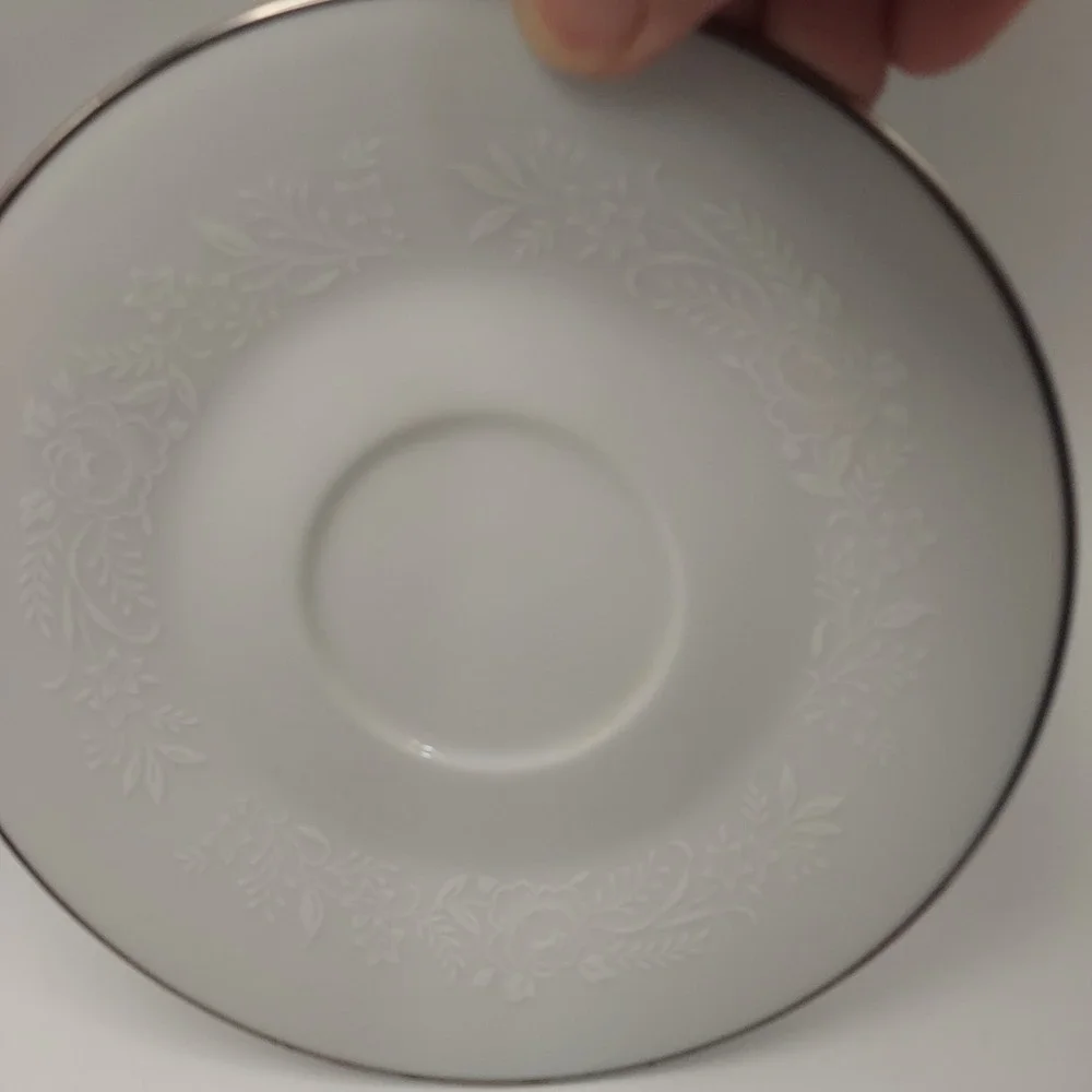 Noritake Reina 6450 Saucers Set of 4 Floral Embossed Platinum‎ Trim